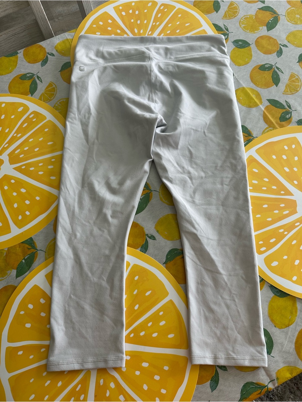 Fabletics crop legging size medium - Picture 3 of 3